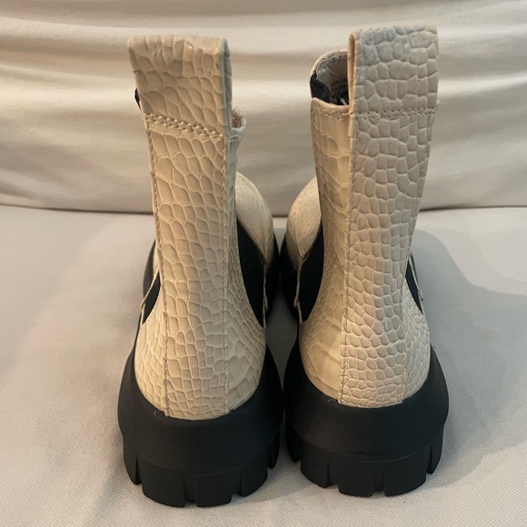 UO Eden Chelsea Boot- Cream - Picture 4 of 8